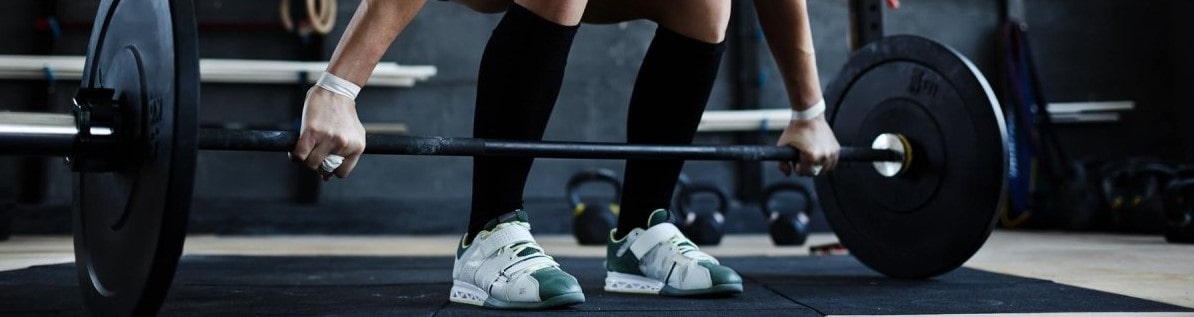 Ejercicios derivados del levantamiento de pesas para deportistas