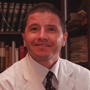 Dr. Vicente Paús
